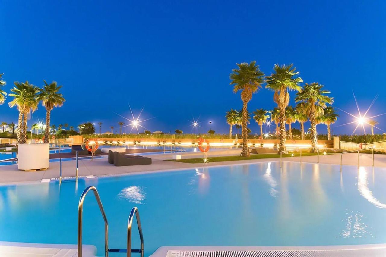 Luxury Complex Beachfront Apartment, Infinity Pool, Sauna, Gym And Large Terrace Torremolinos Luaran gambar