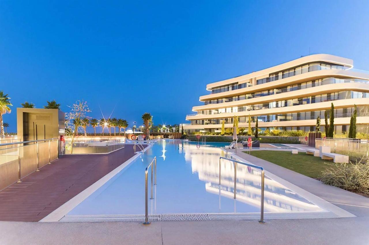 Luxury Complex Beachfront Apartment, Infinity Pool, Sauna, Gym And Large Terrace Torremolinos Luaran gambar