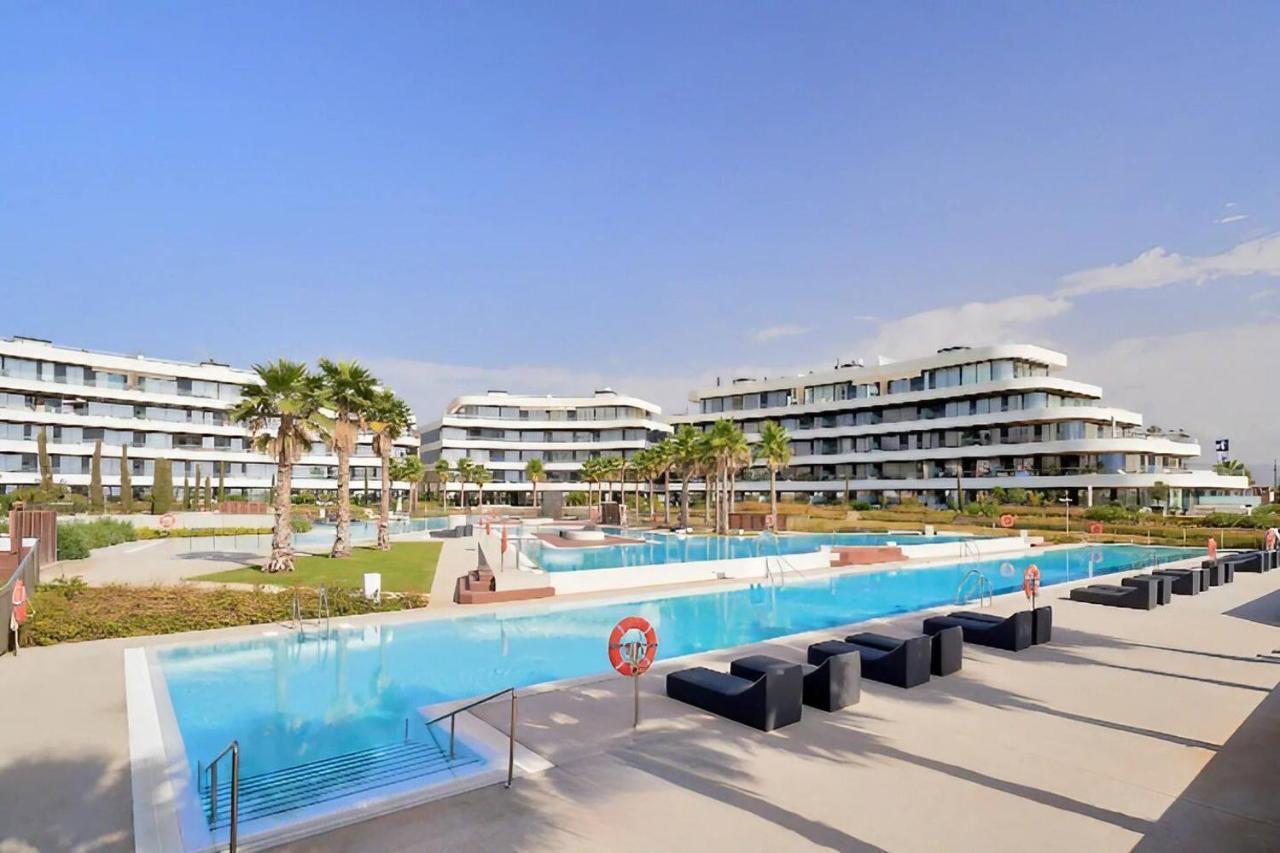 Luxury Complex Beachfront Apartment, Infinity Pool, Sauna, Gym And Large Terrace Torremolinos Luaran gambar